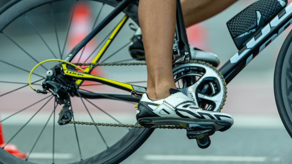 Fuß tritt in Pedal