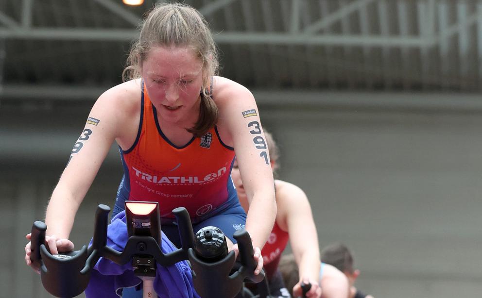 Führende Sophoe Gießmann auf Ergometer