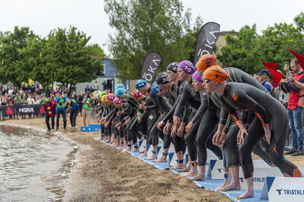 Triathletinnen kurz vorm Start in Kraichgau