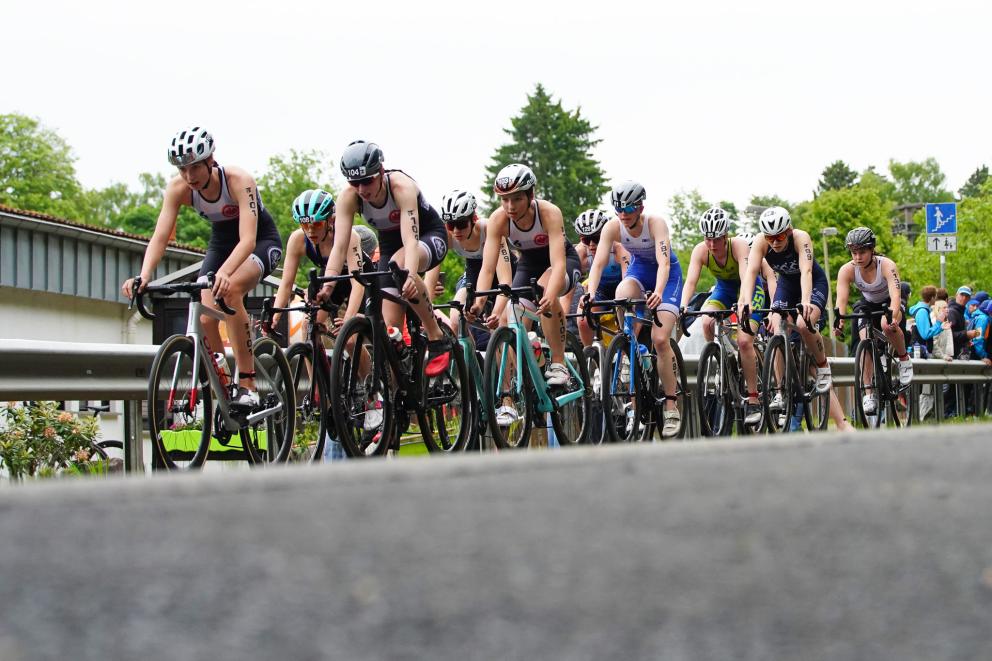 Gruppe Radfahrerinnen leicht untersichtig
