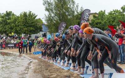 Triathletinnen kurz vorm Start in Kraichgau