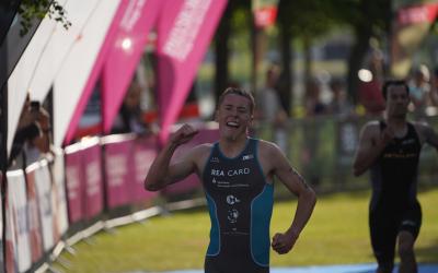 Zielsprint und Jubel des Schlussläufers vom VfL Münster