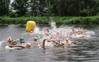 Schwimmstart im Wasser