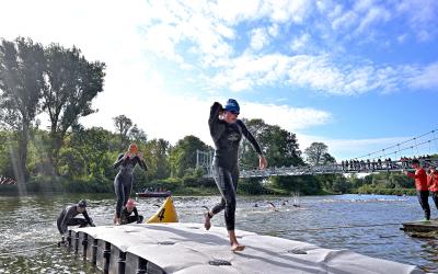 Triathleten steigen aus der Mulde